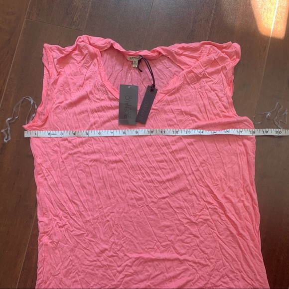 2/20$ 🛍 Buffalo Tissue Style Tank Medium - Picture 5 of 5